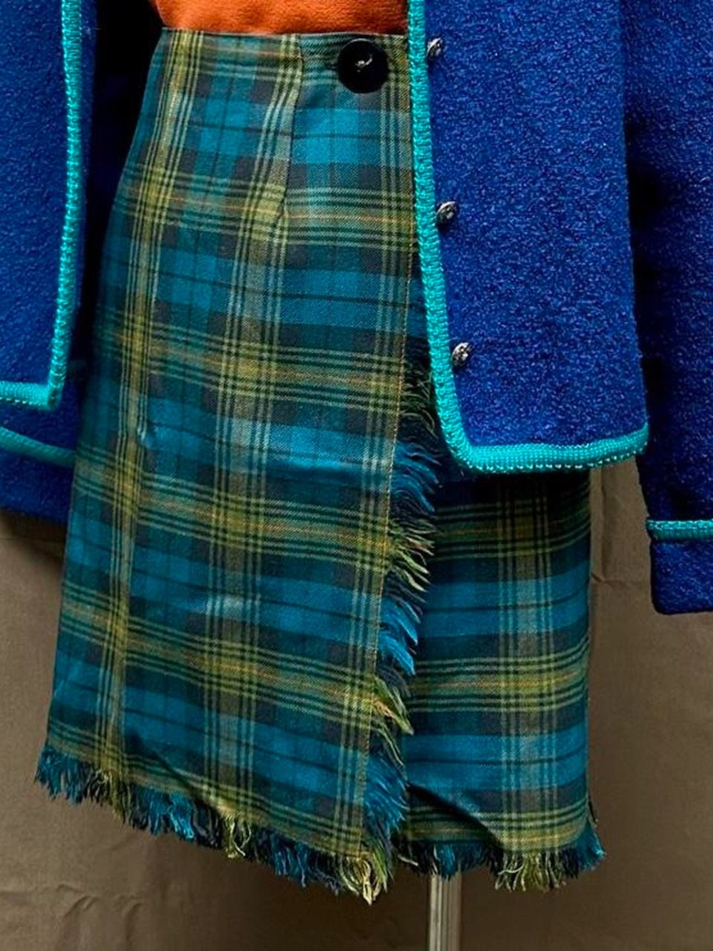 Vtg Frayed Mini Wrap Skirt in plaid - Picture 4 of 6